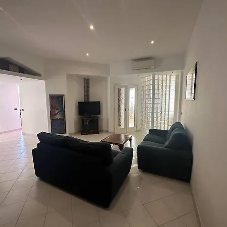 Apartment Centocelle, Metro C Luminoso Quadrilocale Rome