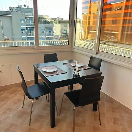 Apartment Centocelle, Metro C Luminoso Quadrilocale