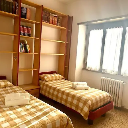 Centocelle, Metro C Luminoso Quadrilocale Apartment Rome