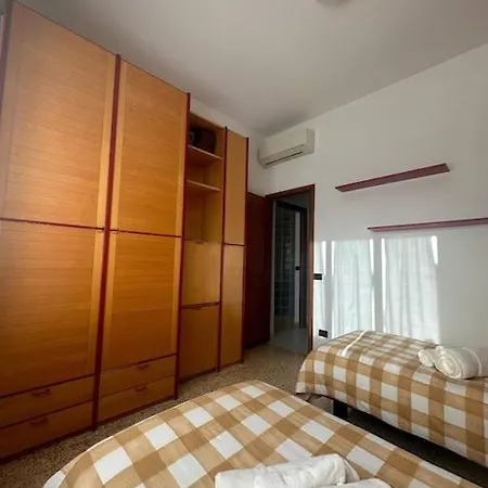 Centocelle, Metro C Luminoso Quadrilocale Appartement Rome